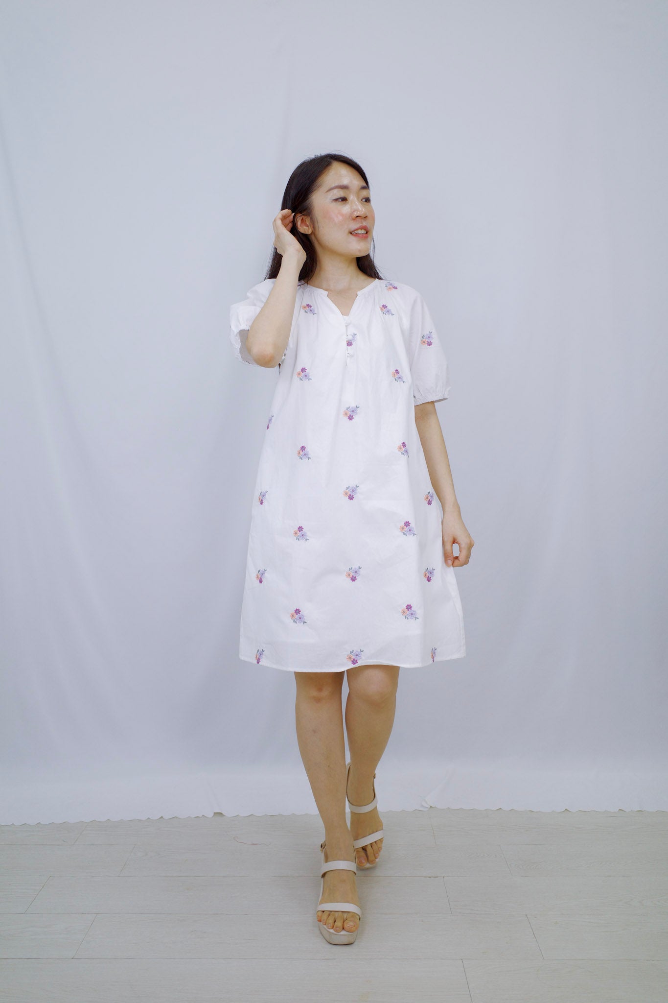 THE MAD THEORIES Violet Embroidered Short Dress (Blue, White)