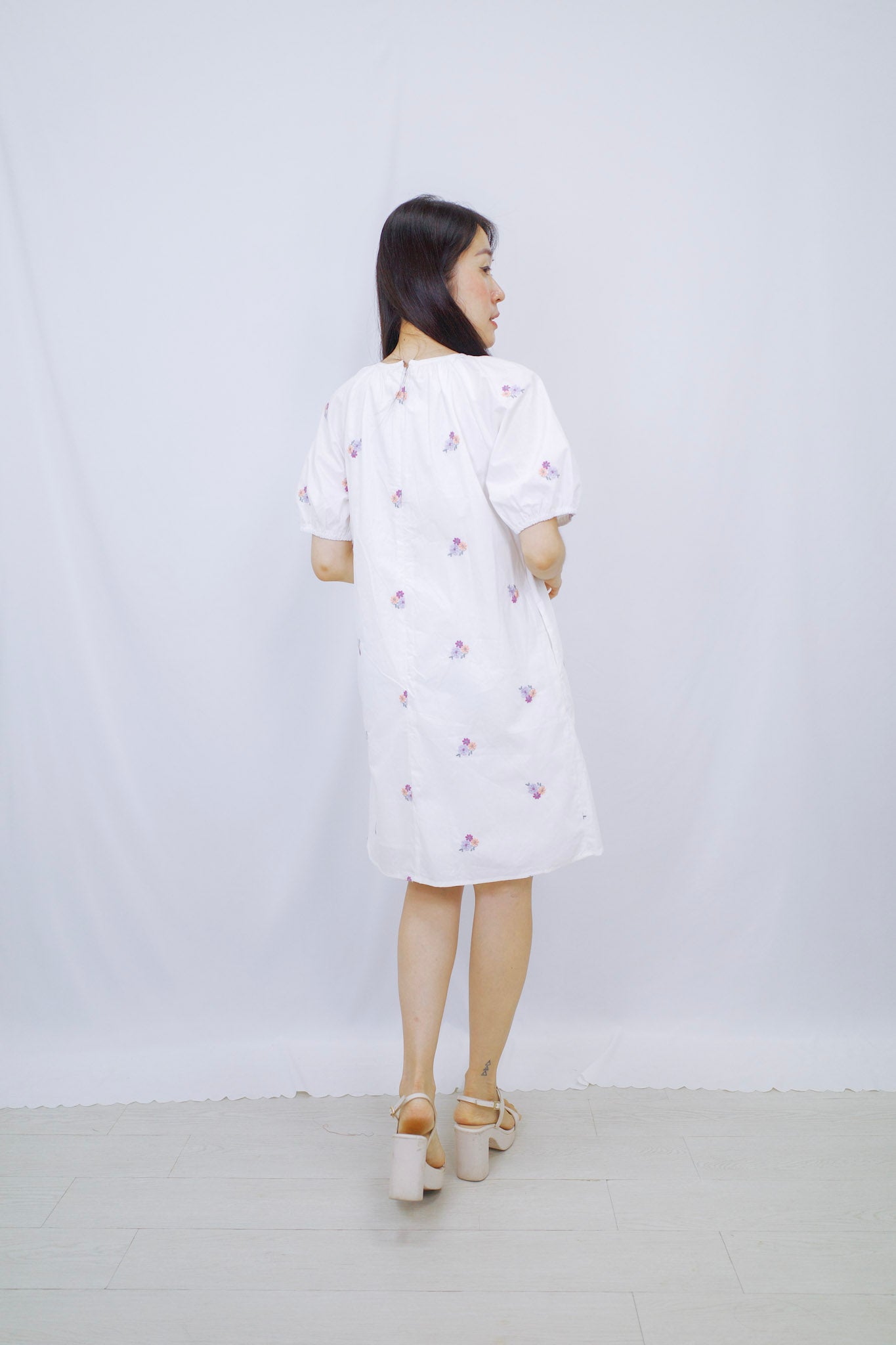 THE MAD THEORIES Violet Embroidered Short Dress (Blue, White)