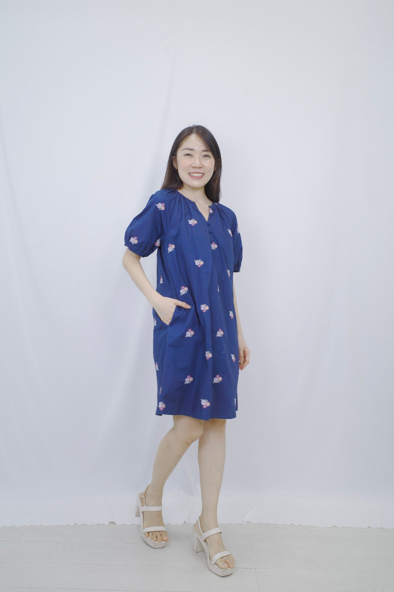 THE MAD THEORIES Violet Embroidered Short Dress (Blue, White)