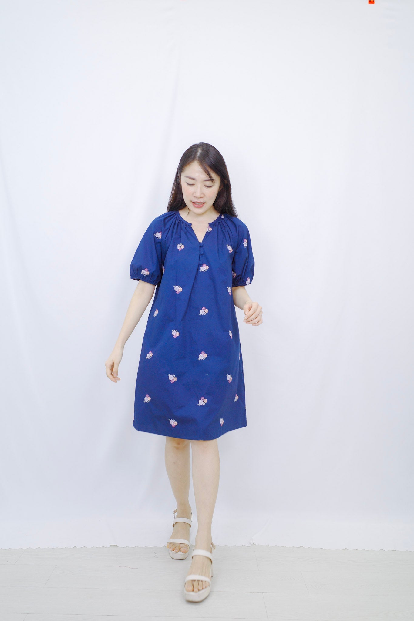 THE MAD THEORIES Violet Embroidered Short Dress (Blue, White)