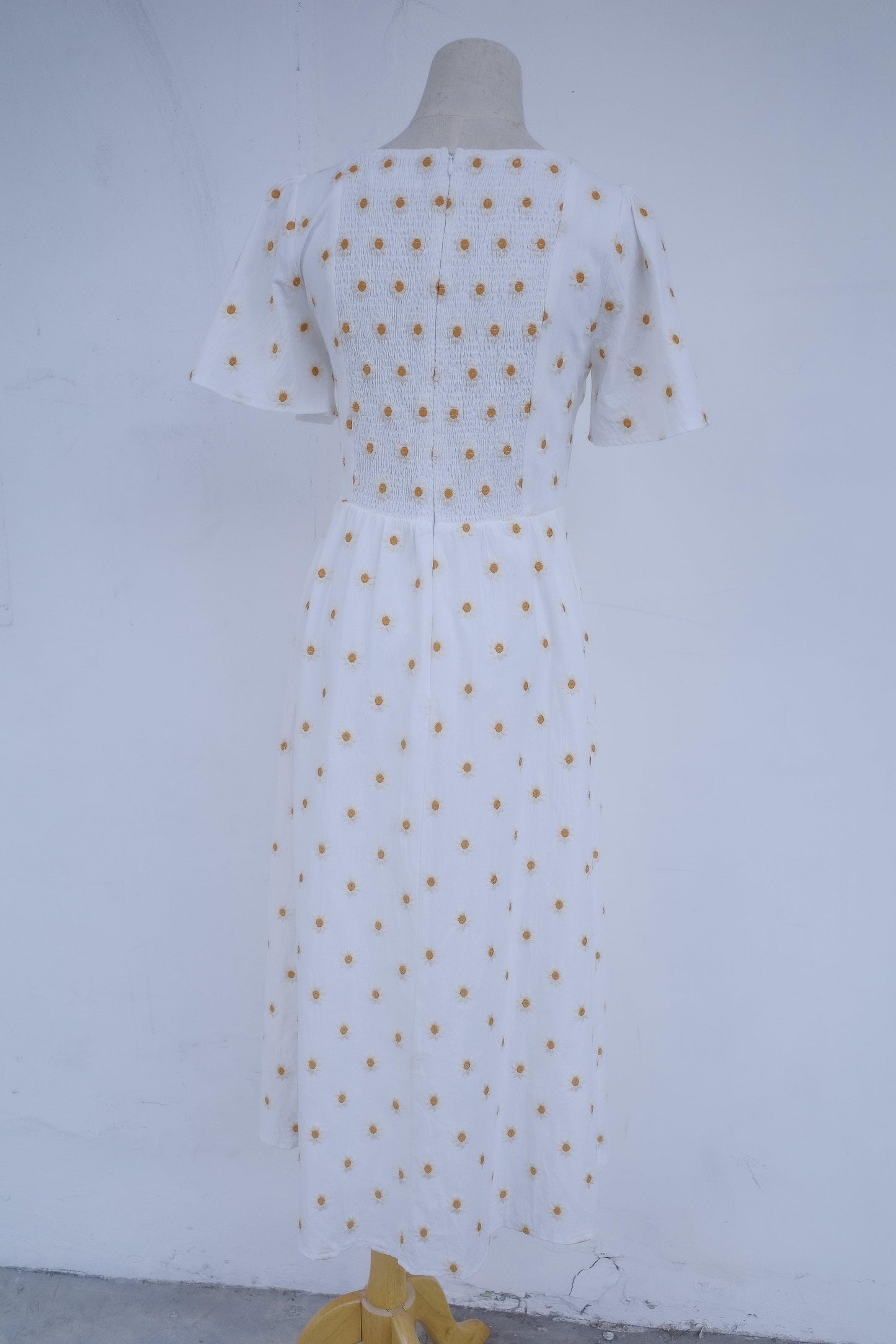 Meredith Embroidered Linen Dress - TMTSG - www.themadtheories.com