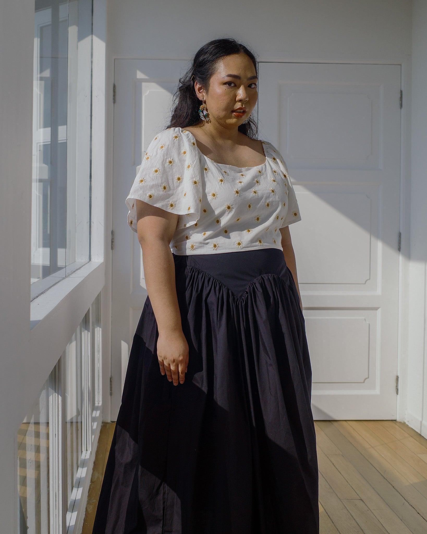 Meredith Embroidered Linen Top - TMTSG - www.themadtheories.com