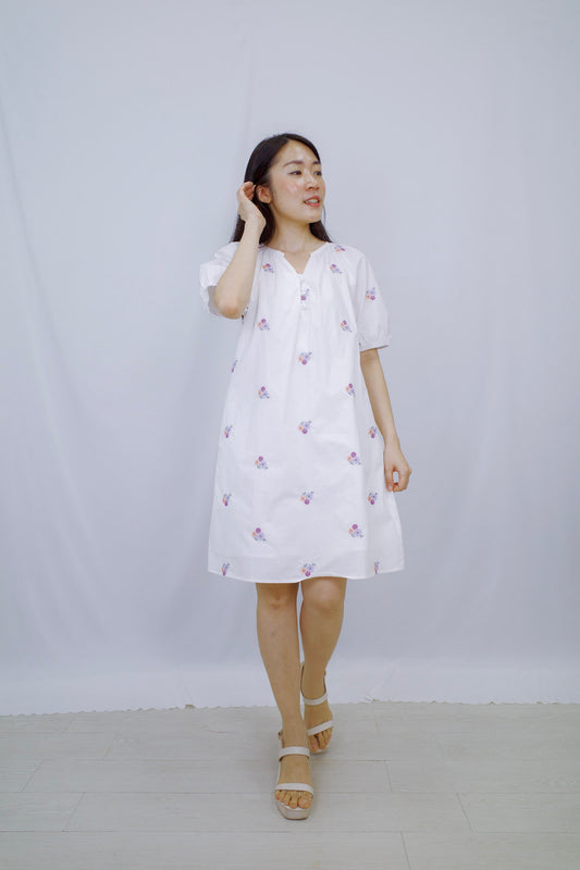 THE MAD THEORIES Violet Embroidered Short Dress (Blue, White)