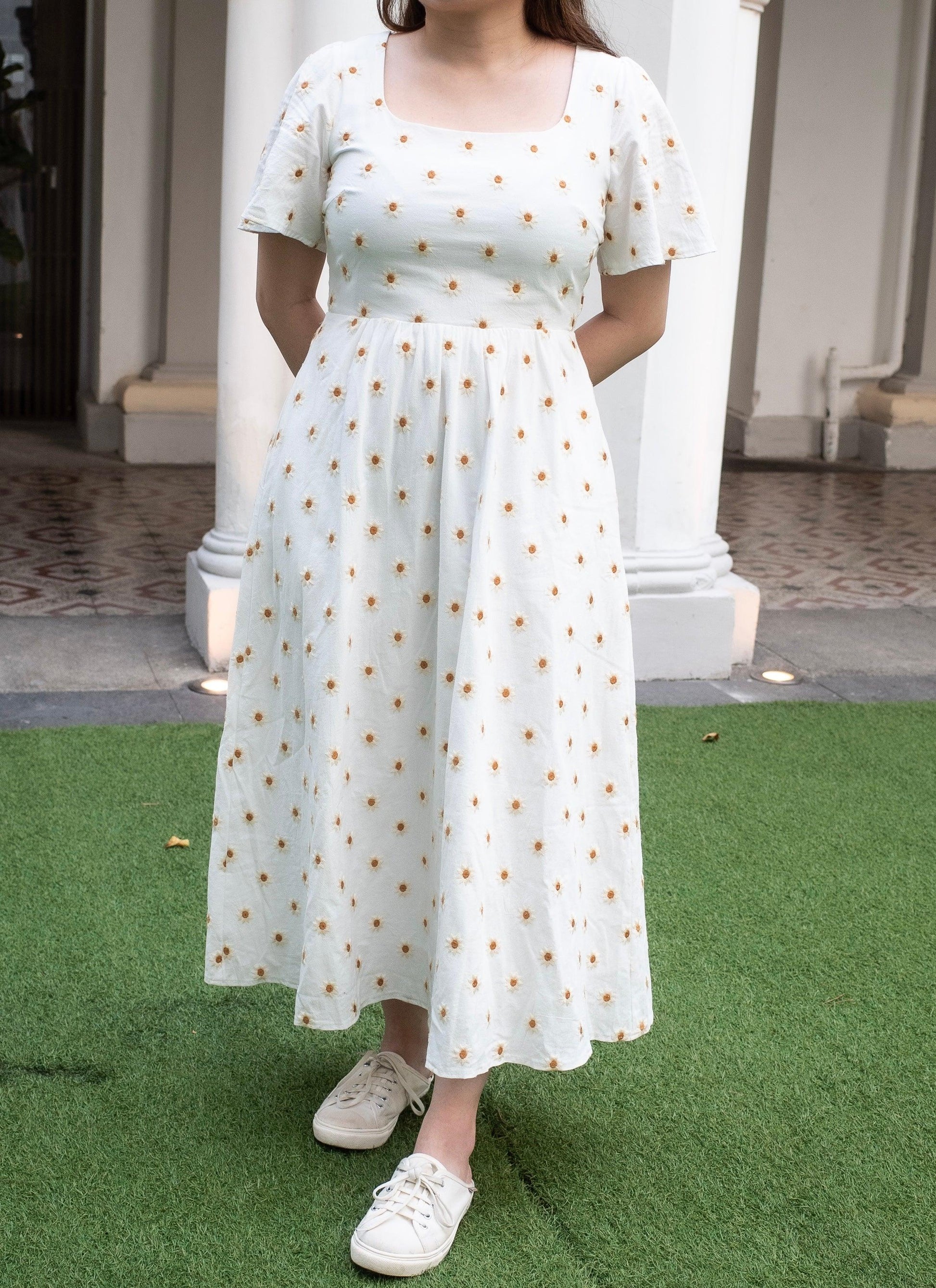 Meredith Embroidered Linen Dress - TMTSG - www.themadtheories.com