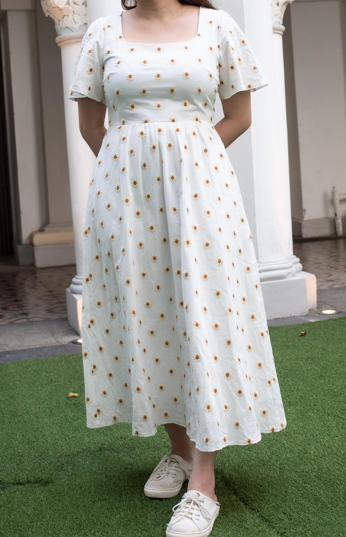 Meredith Embroidered Linen Dress - TMTSG - www.themadtheories.com