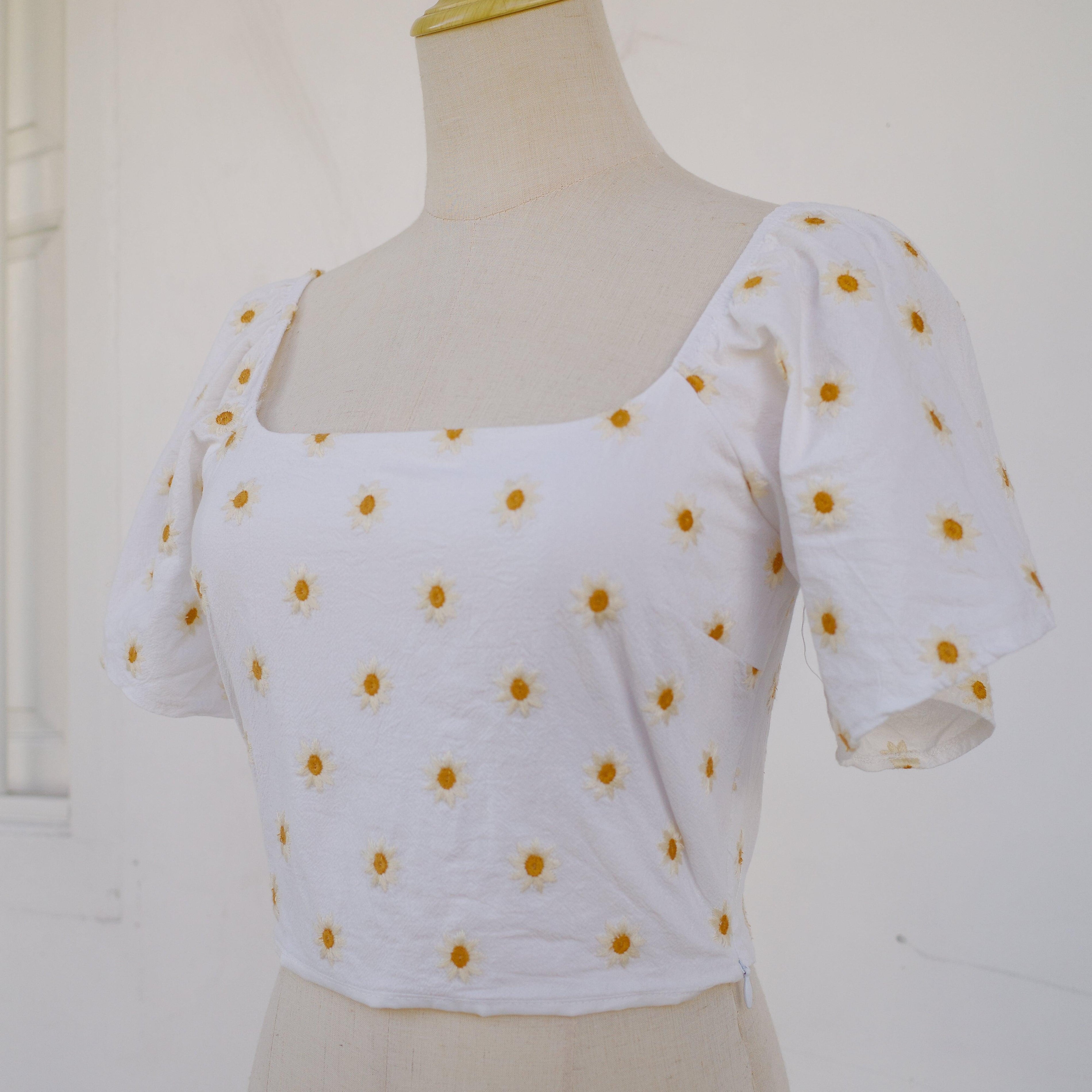 Meredith Embroidered Linen Top - TMTSG - www.themadtheories.com
